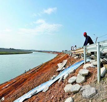 黃陂區(qū)灄水河?xùn)|風河段綜合治理工程二標